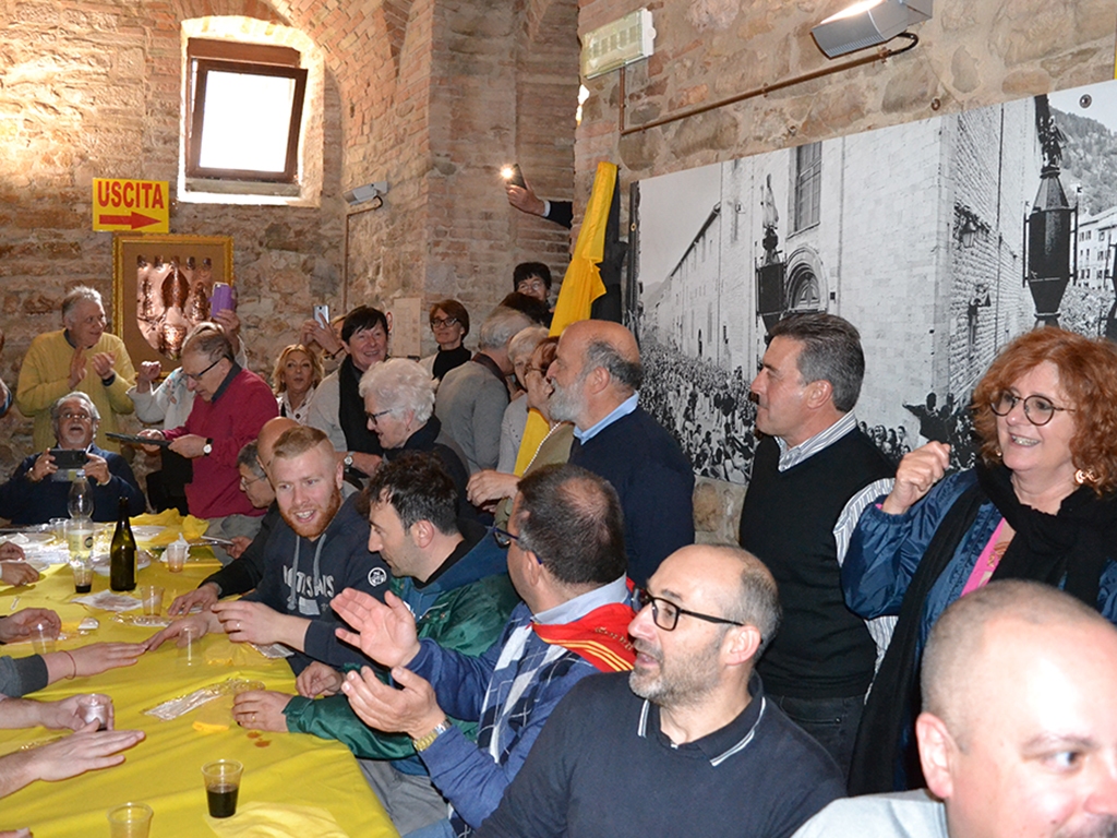 Coro-Castello-Festa-alla-taverna-di-SantUbaldo